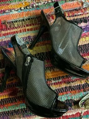GUESS Black Patent Leather and Silver Mesh Slingback Heels